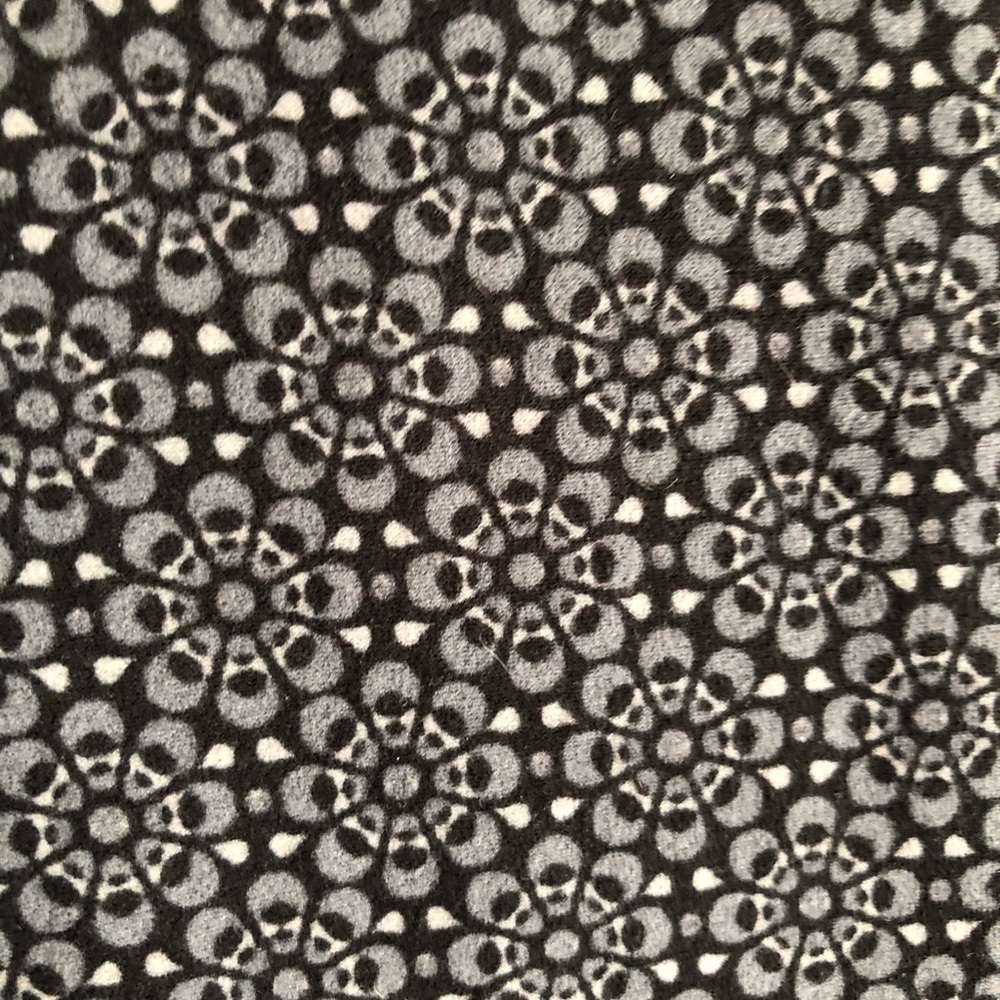 Lularoe leggings material 3x Carly